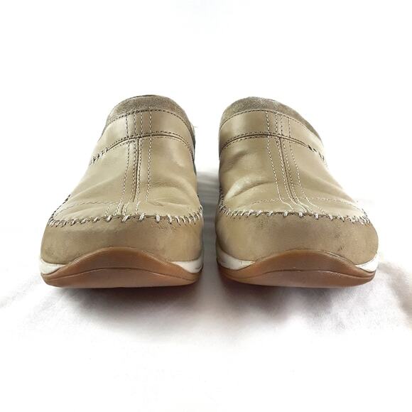 Leather Slip On Mules COLUMBIA Beige Flats Outdoor Shoe Sz 8 Outdoors Loungewear - Picture 7 of 9